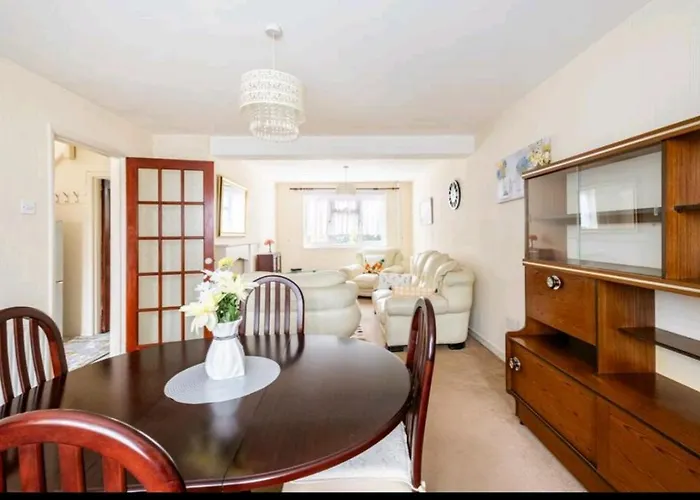 London Stratford Holiday Home